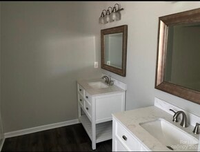 100 Coventry Dr in Indian Trail, NC - Foto de edificio - Building Photo