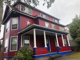 211 E 3rd St, Unit 2 in Aberdeen, WA - Building Photo