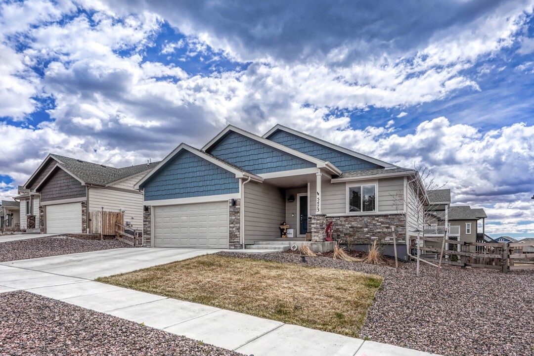 5473 Makalu Dr in Colorado Springs, CO - Foto de edificio