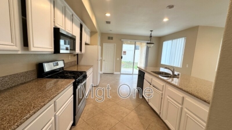 1980 Olympia Fields Dr in Corona, CA - Building Photo