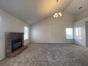 1868 E Houston Ave in Fresno, CA - Building Photo - Building Photo