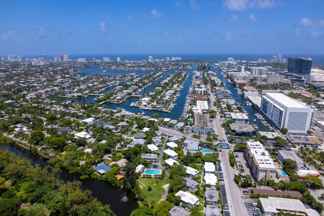 1050 SE 15th St, Unit 409 in Fort Lauderdale, FL - Foto de edificio - Building Photo