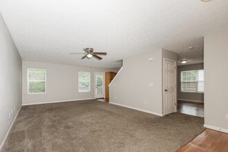 5753 Ericsson Way in Trotwood, OH - Building Photo - Building Photo