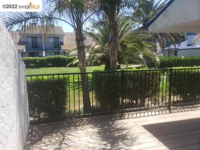 1515 Trawler St in Discovery Bay, CA - Foto de edificio - Building Photo