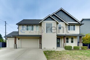 Unit in Puyallup, WA - Building Photo