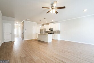 5350 Fox Den Rd in Oakwood, GA - Foto de edificio - Building Photo