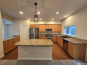 7006 134th Ct SE in Newcastle, WA - Building Photo - Building Photo