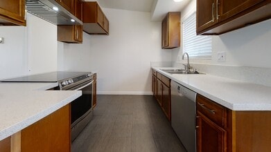 1210 Amethyst St, Unit C in Redondo Beach, CA - Building Photo - Building Photo