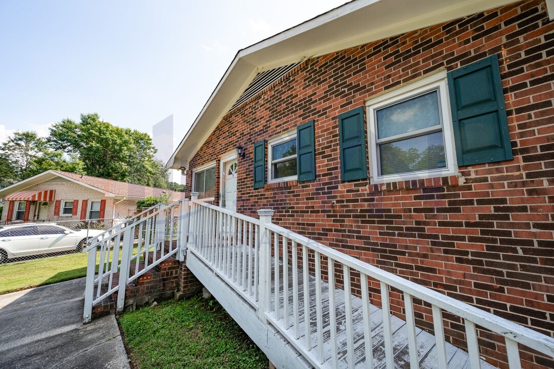 9 Jamaica Pl in Durham, NC - Building Photo