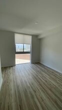 529 SW 3rd St, Unit C1 in Miami, FL - Foto de edificio - Building Photo