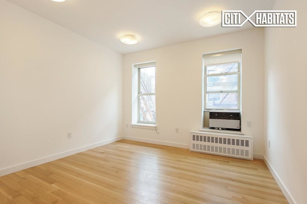 215 W 10th St-Unit -1C in New York, NY - Building Photo