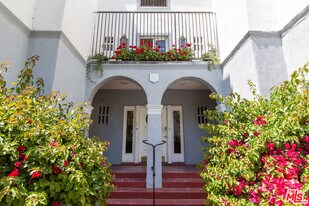 181 S Sycamore Ave in Los Angeles, CA - Building Photo