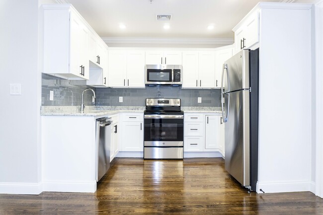 75 Morris St, Unit 1 in Boston, MA - Building Photo - Building Photo