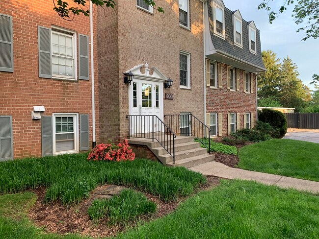 800 Quince Orchard Blvd in Gaithersburg, MD - Building Photo - Building Photo
