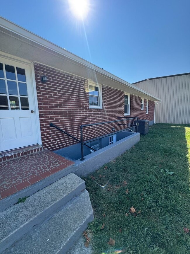 2101 W Main St in Radford, VA - Building Photo - Building Photo