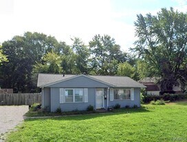 805 Juniper Dr in O'Fallon, IL - Building Photo