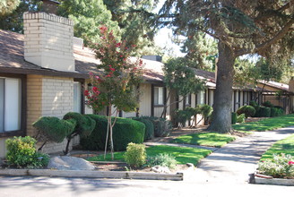 Yardley Gardens in Merced, CA - Building Photo - Building Photo