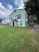 2918 46th St in Dickinson, TX - Building Photo