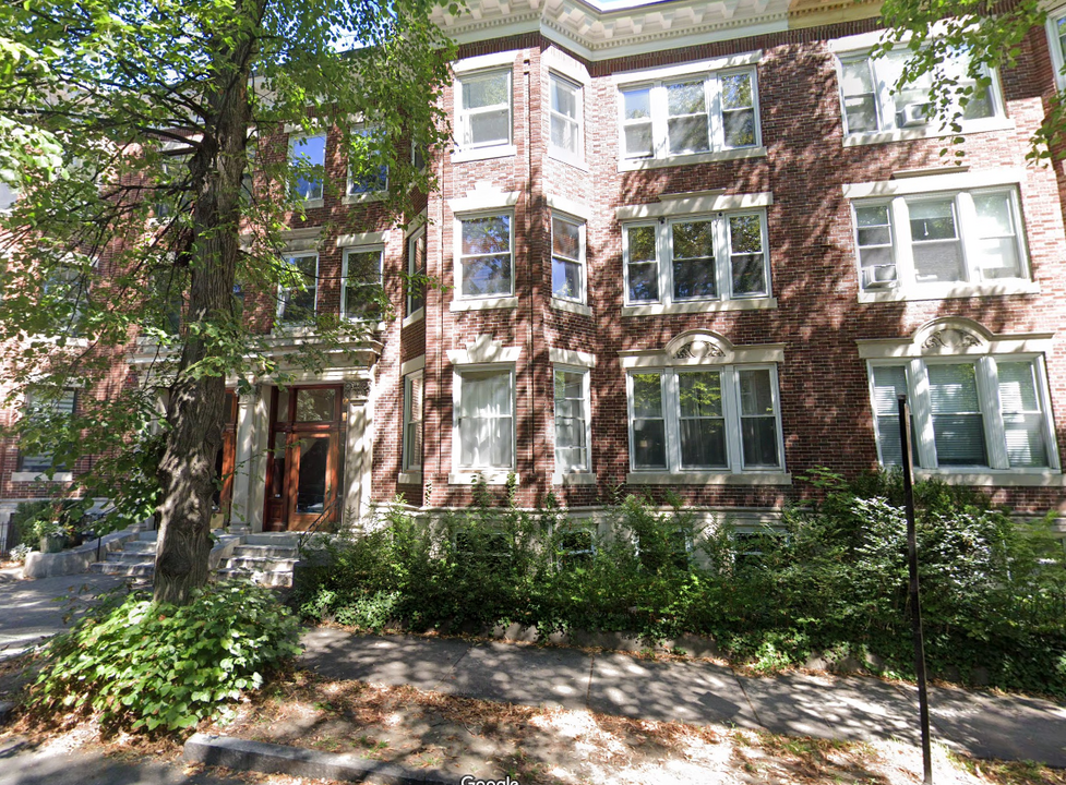 21 Euston St, Unit 1 in Brookline, MA - Building Photo