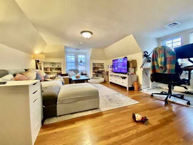 24 Grovenor Rd, Unit 4 in Boston, MA - Building Photo - Building Photo