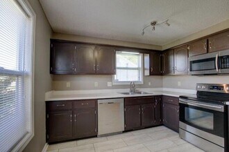 1822 Harbor Dr in Oak Grove, KY - Building Photo - Building Photo