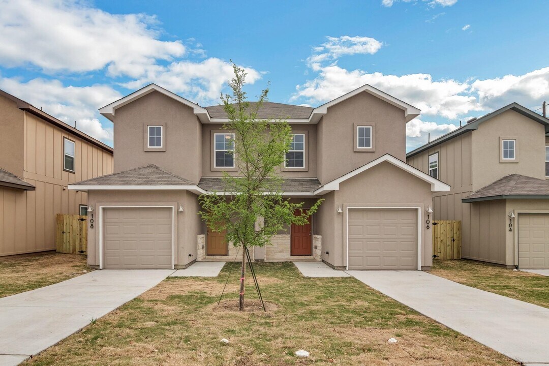 106 Peruna Dr in Marble Falls, TX - Building Photo