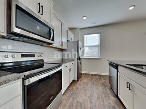 121 Decker Dr in Pooler, GA - Building Photo - Building Photo