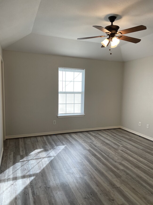 772 S Polk Street in Giddings, TX - Building Photo - Building Photo