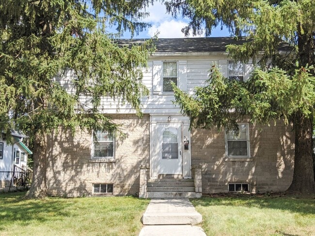 property at 323 S Eagleson Ave