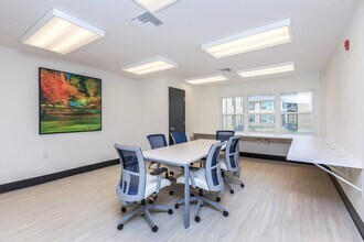 Oaks On Lamar in Austin, TX - Foto de edificio - Building Photo