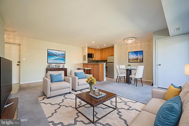 6141 Leesburg Pike in Falls Church, VA - Building Photo - Building Photo