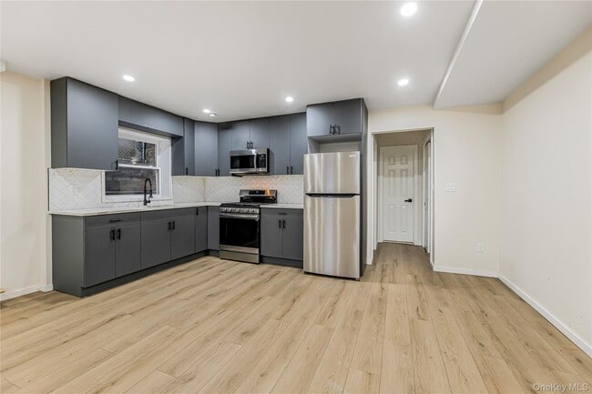 604 Yonkers Ave in Yonkers, NY - Building Photo - Building Photo