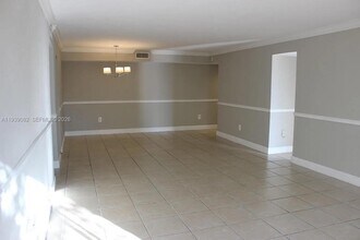 9441 SW 76th St in Miami, FL - Building Photo - Building Photo