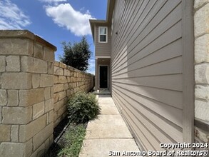 5911 Eckhert Rd in San Antonio, TX - Building Photo - Building Photo