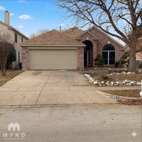 6801 Amberdale Dr in Fort Worth, TX - Building Photo
