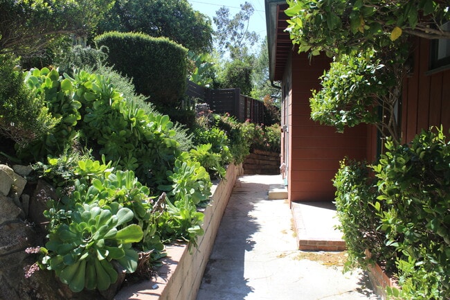 934 Highline Rd, Unit House in Glendale, CA - Foto de edificio - Building Photo