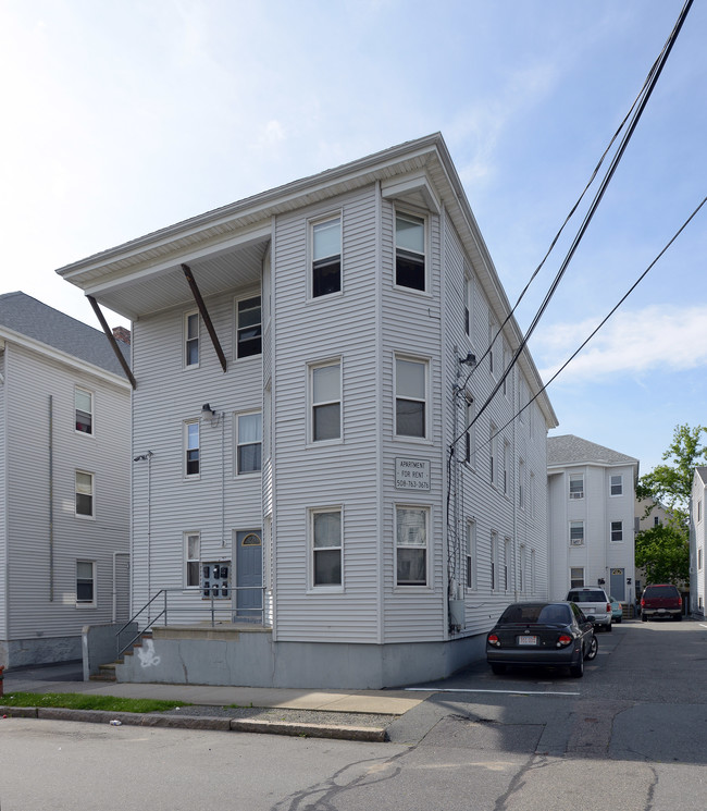 56-58 Deane St in New Bedford, MA - Foto de edificio - Building Photo