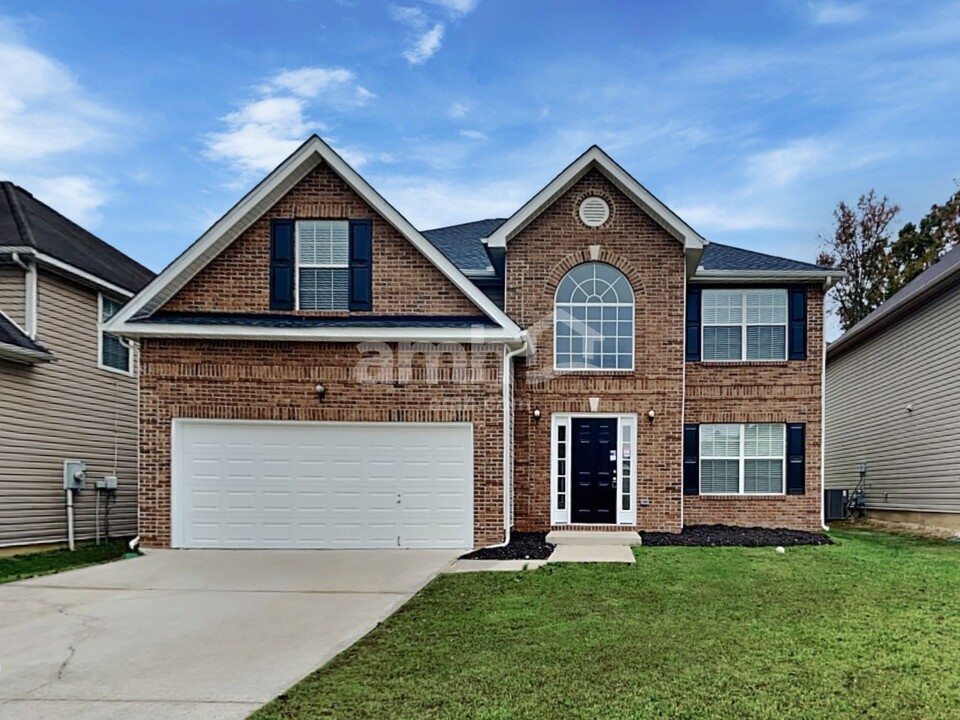 7689 Bowhead Ct in Fairburn, GA - Foto de edificio