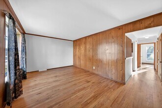 8908 Scottdale Ave in Jennings, MO - Building Photo - Building Photo