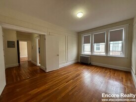 1670 Commonwealth Ave, Unit 1 in Boston, MA - Building Photo