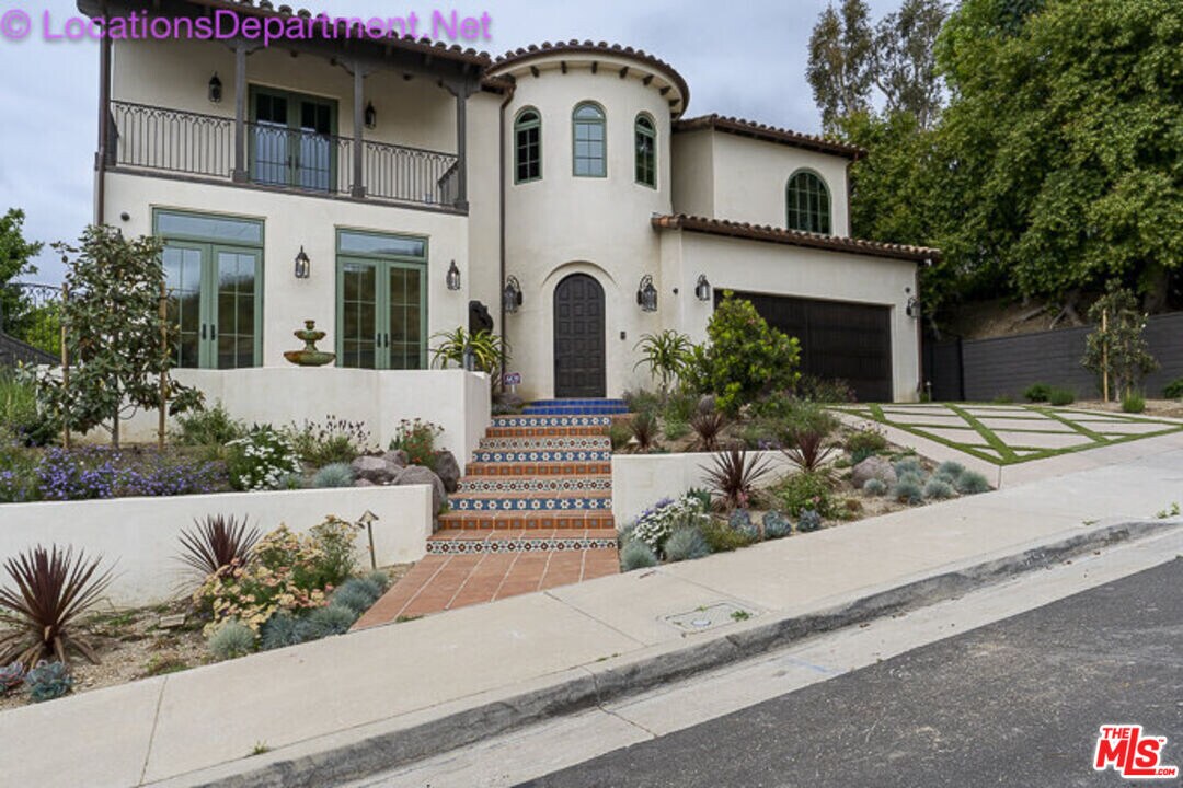 5861 Ridgebrook Dr in Agoura Hills, CA - Building Photo