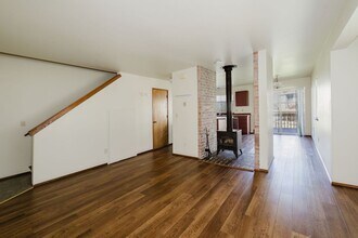 1338 NE Jasmine Ln in Bremerton, WA - Building Photo - Building Photo