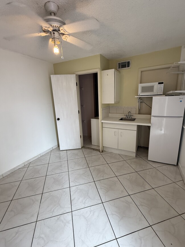 6420 SW 127th Pl in Miami, FL - Building Photo - Building Photo