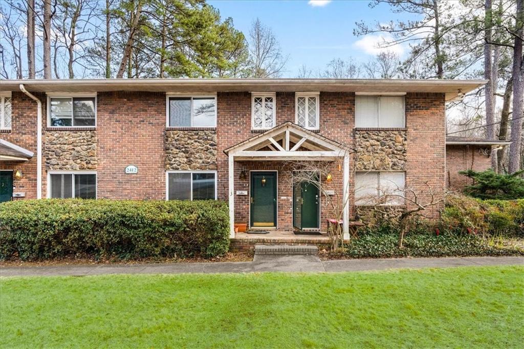 2412 Peachwood Cir NE in Atlanta, GA - Building Photo