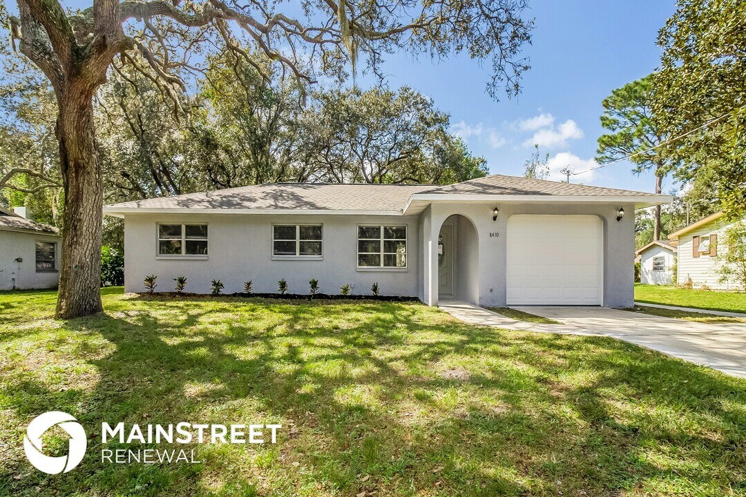 8410 Philadelphia Ave in Spring Hill, FL - Building Photo