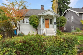 6350 37th Ave SW in Seattle, WA - Foto de edificio - Building Photo
