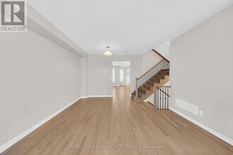 489 Twin Streams Rd in Whitby, ON - Building Photo - Building Photo