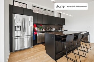 Private bedroom in 4 bed/3 bath Home in Chicago, IL - Building Photo - Building Photo