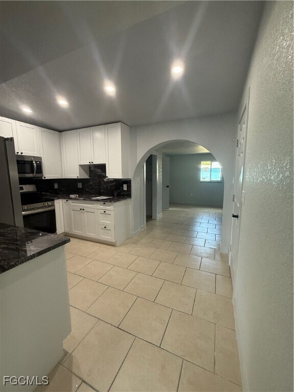 property at 1533 Gardenia Ave