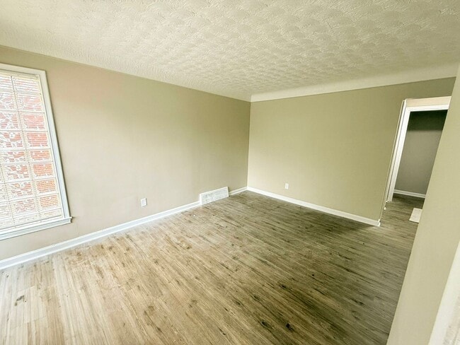 This beautifully updated 3-bedroom, 1-bath in Detroit, MI - Building Photo - Building Photo